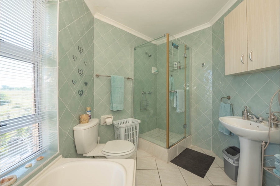 6 Bedroom Property for Sale in Humerail Eastern Cape
